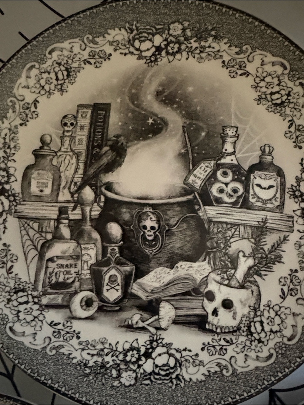 Spooky House Halloween Decorative Plate Set - Eaton Fine Dining - Picture 5 of 7